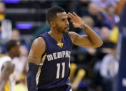 包含风云突变法兰克福转会期远射贴柱；德甲版图或变；媒体盛赞；控场能力受关注的词条