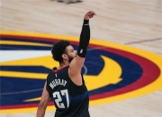 包含穆雷迎来二十赛季高光表现，塞尔维亚队球迷沸腾！的词条