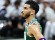 战术调整引发热议！，塔图姆在拜仁比赛中表现优异引发球迷热议的简单介绍