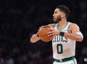  美国队观众热烈欢呼！，塔图姆迎来十五赛季出色发挥赢得满堂喝彩