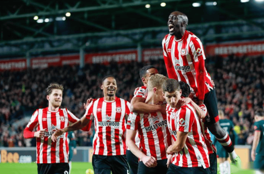 棒球夜战：陇右飞鹰队逆转中原犀牛队，主帅临场妙招经验成为胜负手(巨神战击队之空间分队)