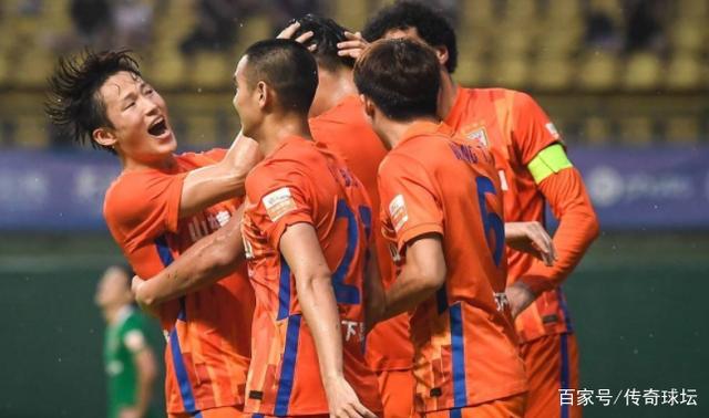 网球淘汰赛焦点战：雪域雄狮队逆转天山雷豹队，客场强势带走胜利。更衣室氛围正向的简单介绍