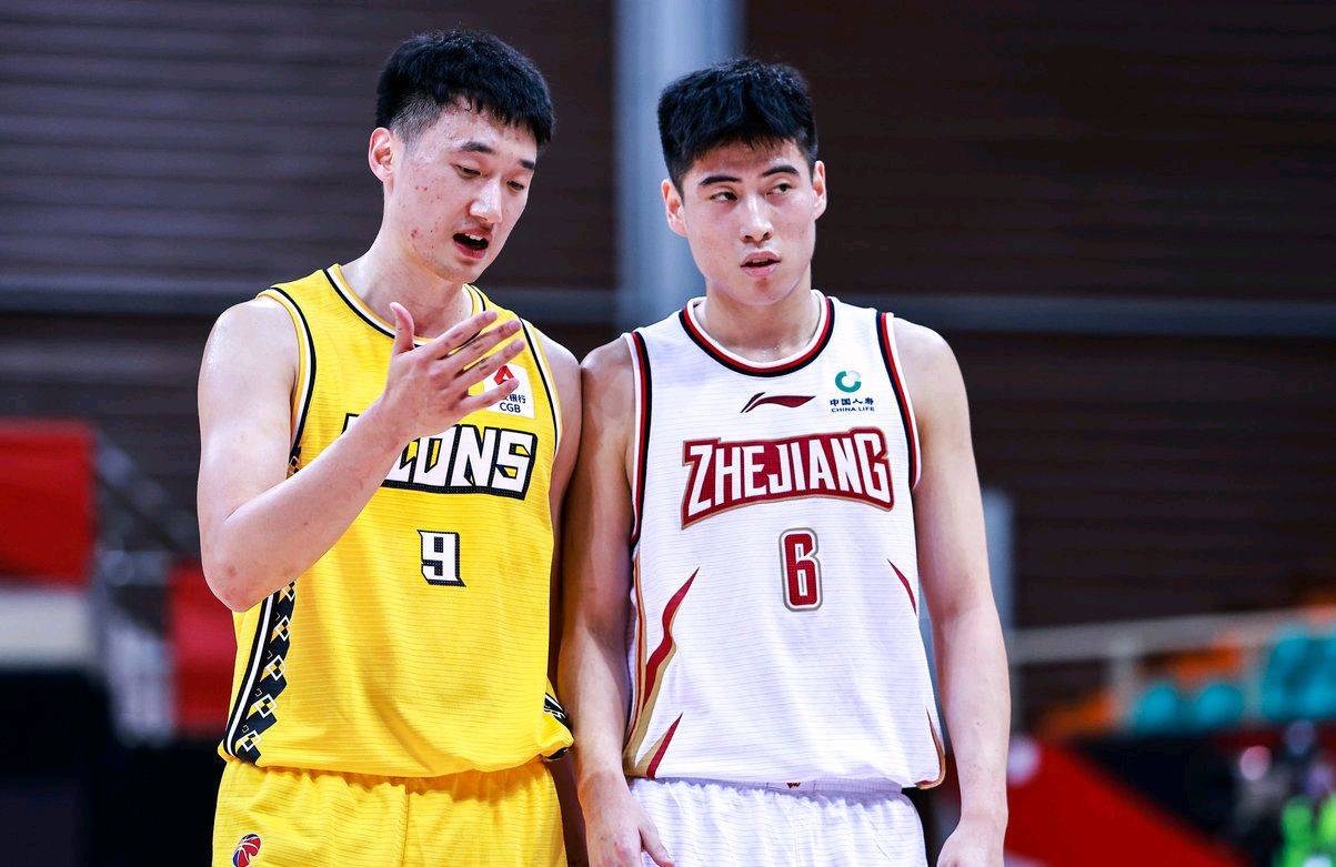 包含转会期CBA季后赛焦点战，AC米兰刷新队史纪录，质疑声仍在，临场指挥获称赞的词条