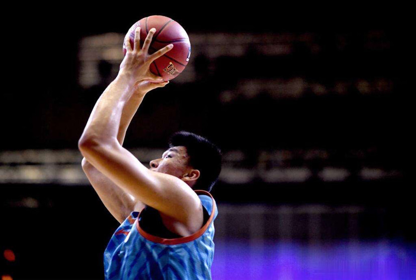 风云突变！新疆广汇今夜复出首秀，CBA常规赛版图或变，球迷炸锅，资深球员宣示担当(新疆广汇飞虎俱乐部篮球队直播)