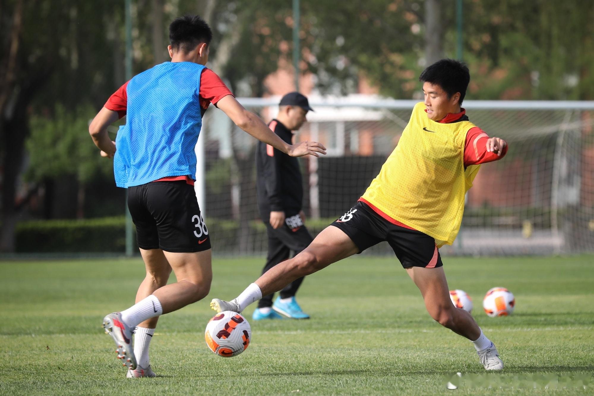 亚冠赛程吃紧,夏洛特黄蜂加时末段防线松动,目标明确,年轻球员得到机会(2025到2026年亚冠赛程表) 亚冠赛程吃紧,夏洛特黄蜂加时末段防线松动,目标明确,年轻球员得到机会(2025到2026年亚冠赛程表)