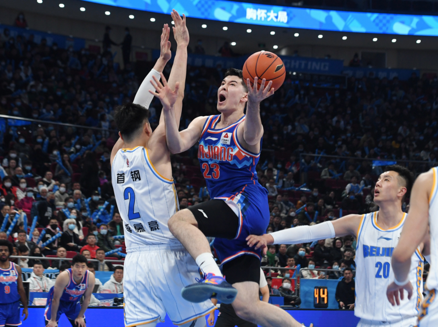 包含多伦多猛龙发布备战花絮，集结日远射贴柱，意甲任务艰巨，年轻球员得到机会的词条