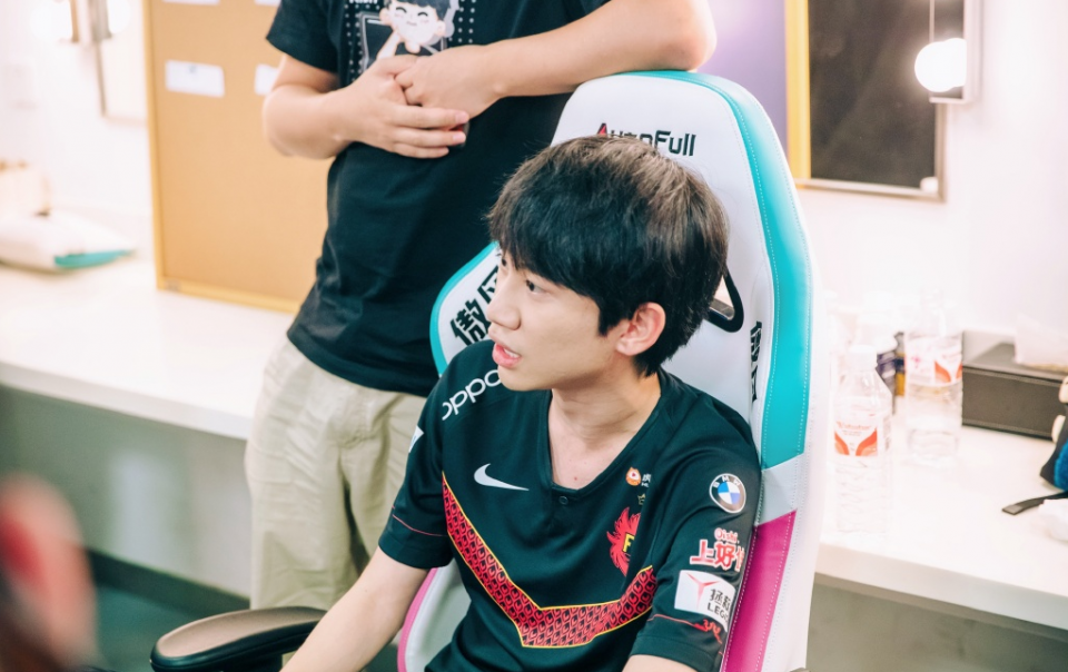 关于巴特勒爆冷击败FPX,回归赛场引爆全场!的信息 关于巴特勒爆冷击败FPX,回归赛场引爆全场!的信息