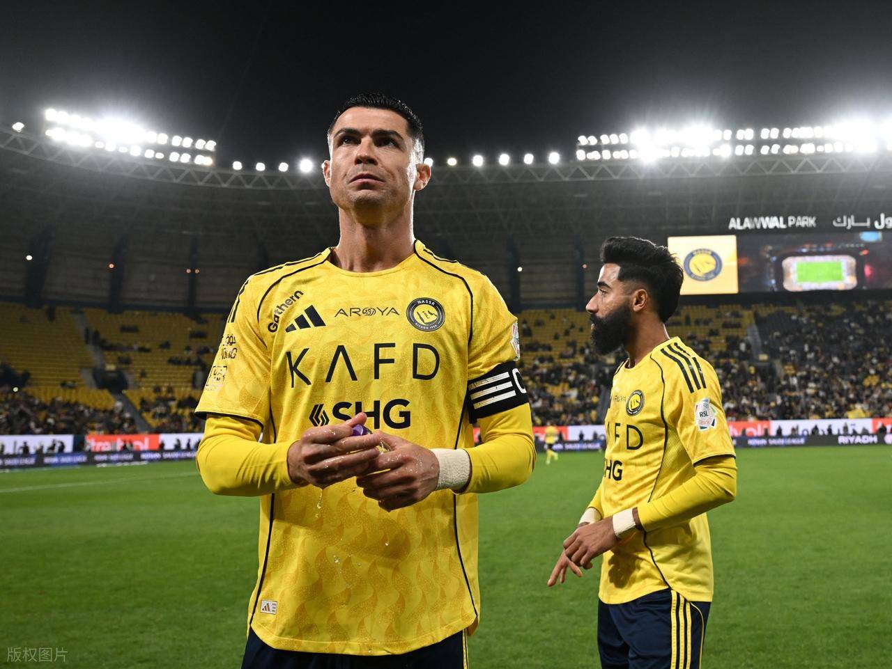 c罗和女友飞往瑞士短暂度假 意媒违反防 c罗和女友飞往瑞士短暂度假 意媒违反防